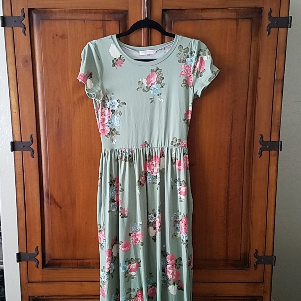 Maxi Floral Neesee's Dress